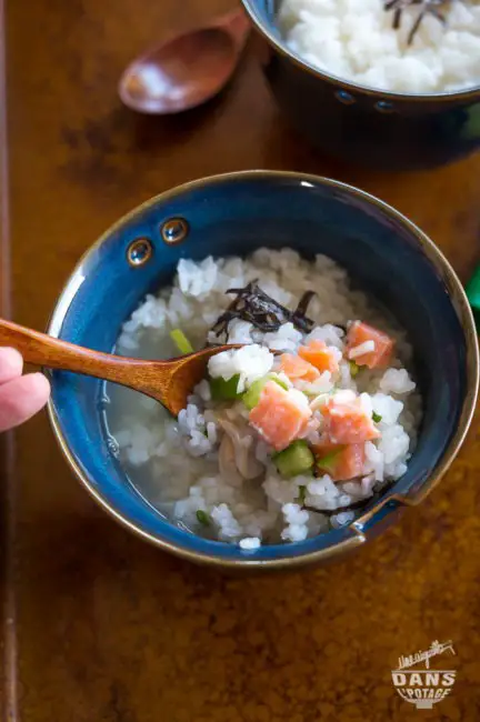 uzume meshi , ingrédients cachés sous le riz et dashi