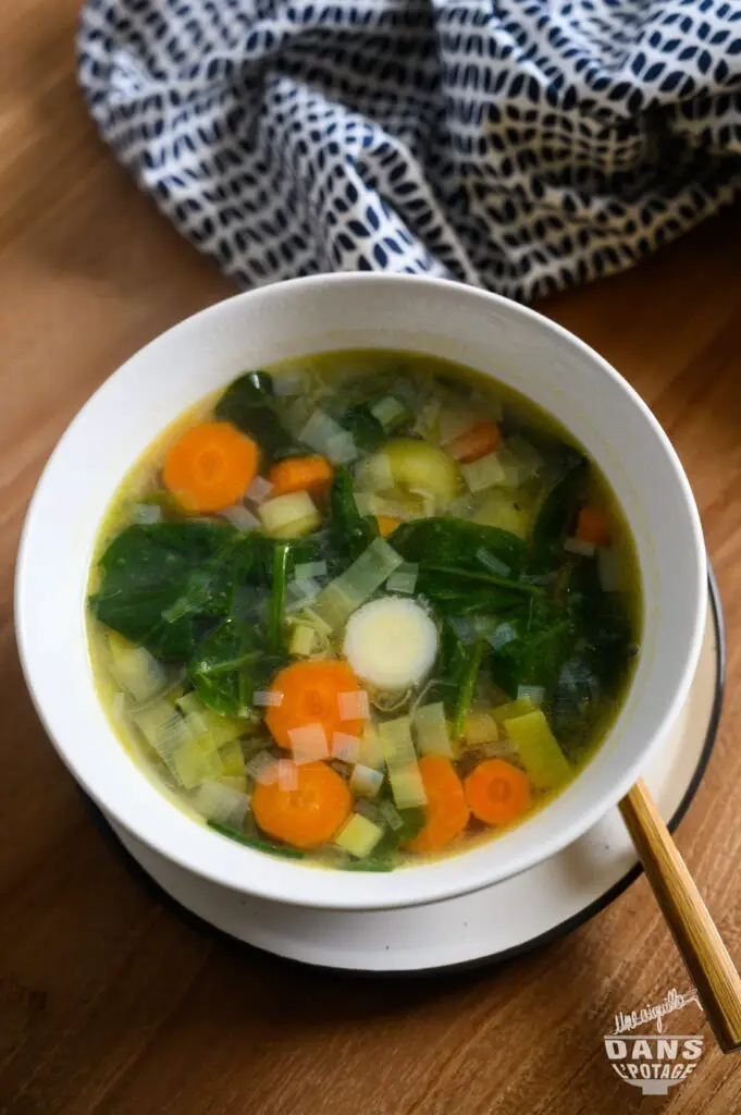 bouillons de légumes aux ravioles 